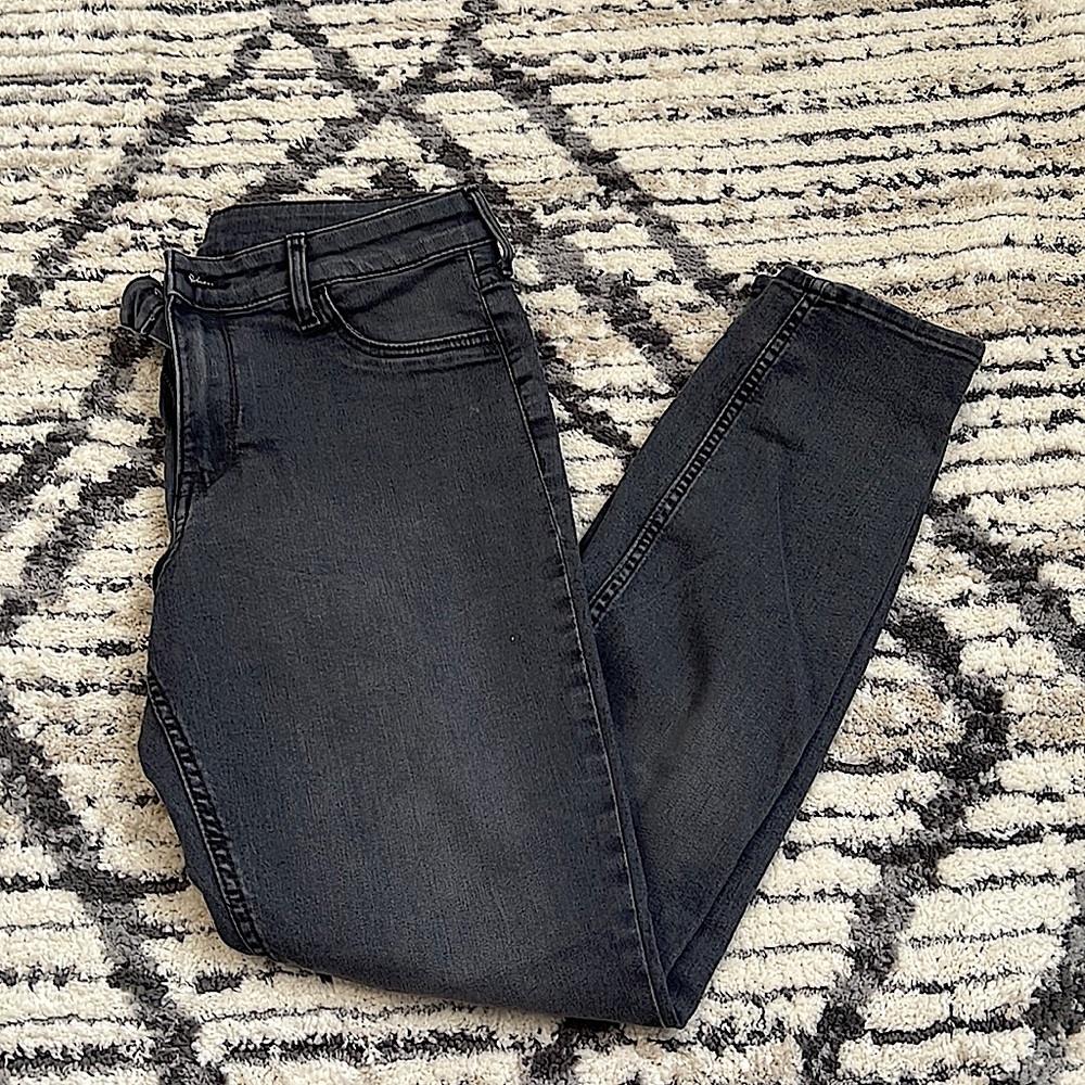 Jeans- Skinny Crop NWOT